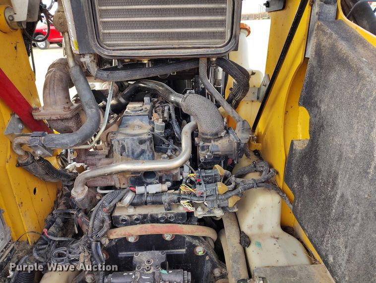 image for item DT0776 2017 John Deere 323E tracked skid steer loader