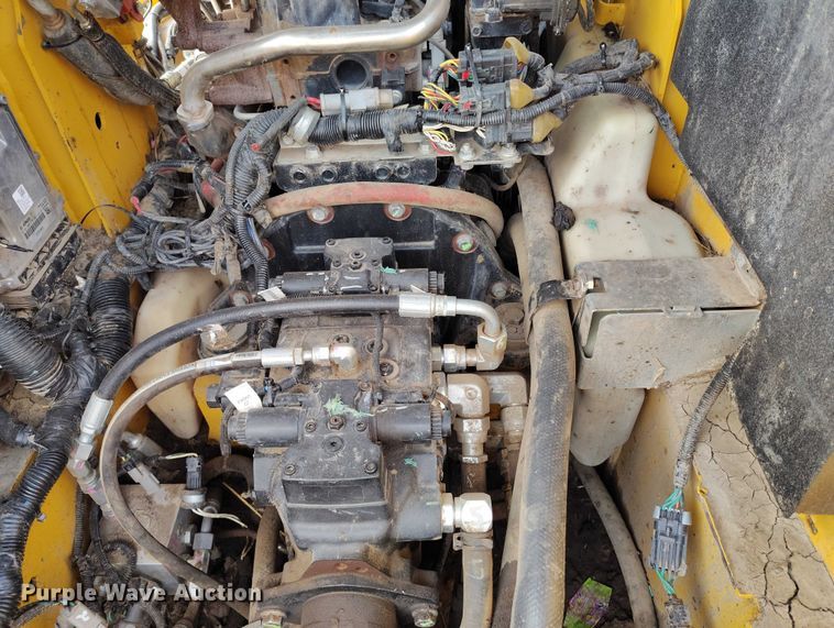 image for item DT0776 2017 John Deere 323E tracked skid steer loader