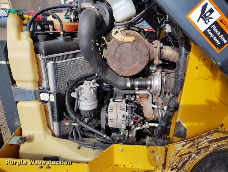 image for item DT0776 2017 John Deere 323E tracked skid steer loader