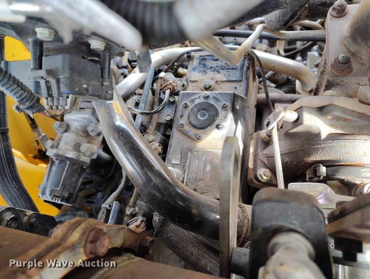 image for item DT0776 2017 John Deere 323E tracked skid steer loader