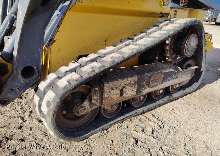 image for item DT0776 2017 John Deere 323E tracked skid steer loader