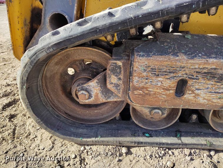 image for item DT0776 2017 John Deere 323E tracked skid steer loader