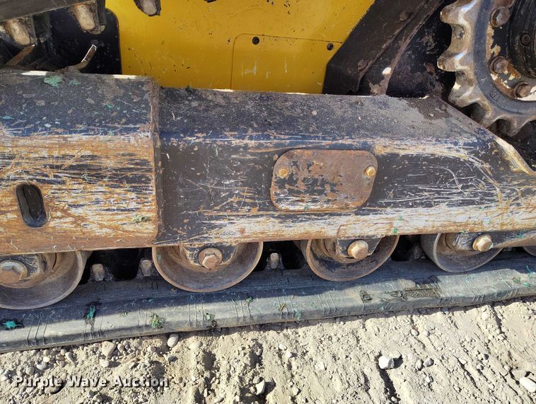 image for item DT0776 2017 John Deere 323E tracked skid steer loader