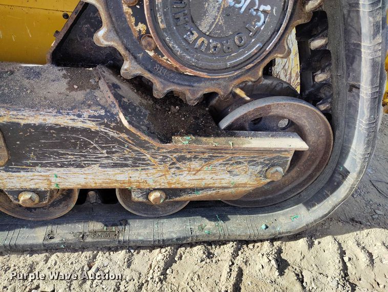 image for item DT0776 2017 John Deere 323E tracked skid steer loader