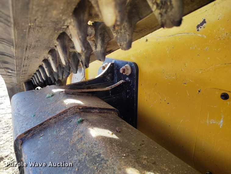 image for item DT0776 2017 John Deere 323E tracked skid steer loader