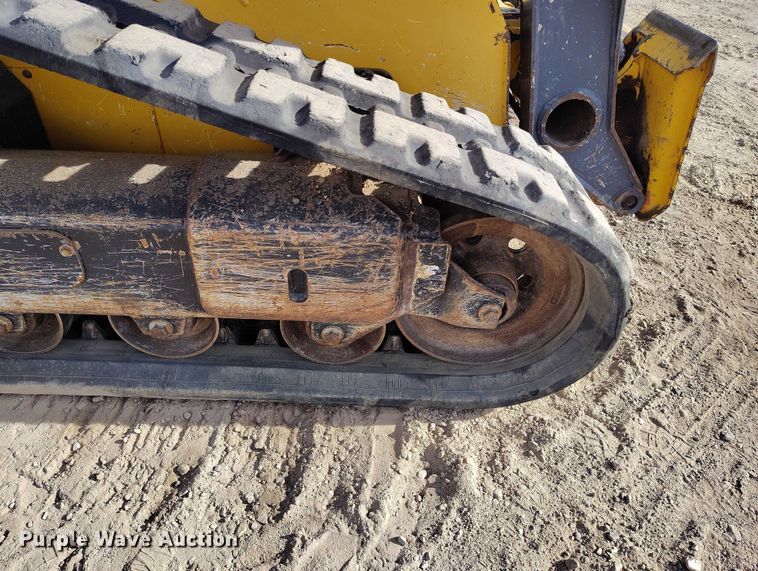 image for item DT0776 2017 John Deere 323E tracked skid steer loader