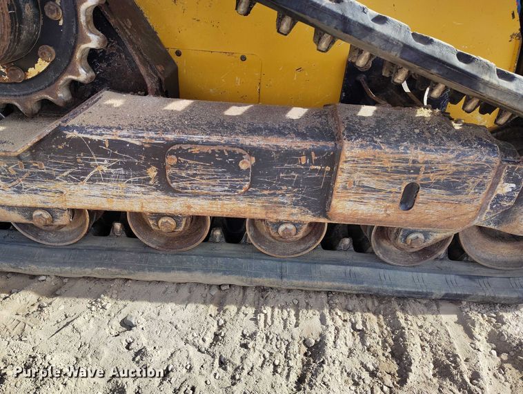 image for item DT0776 2017 John Deere 323E tracked skid steer loader