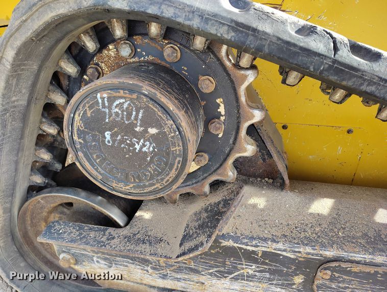 image for item DT0776 2017 John Deere 323E tracked skid steer loader