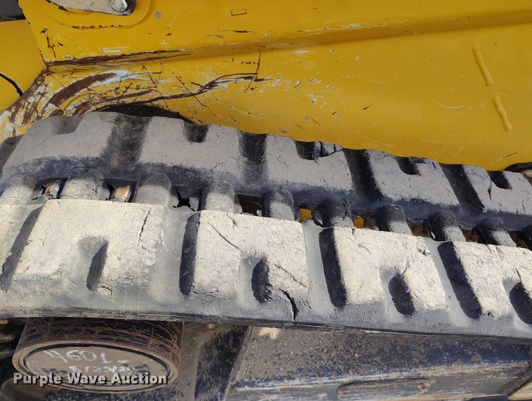 image for item DT0776 2017 John Deere 323E tracked skid steer loader