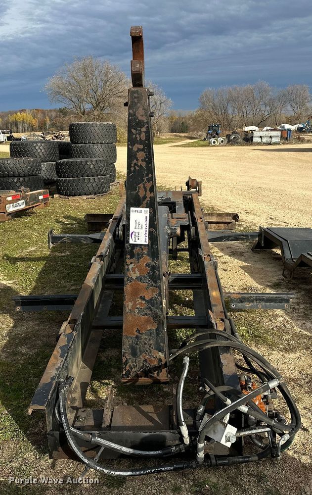 image for item DT6413 2007 Galbreath U5-HK-176 hook lift bed