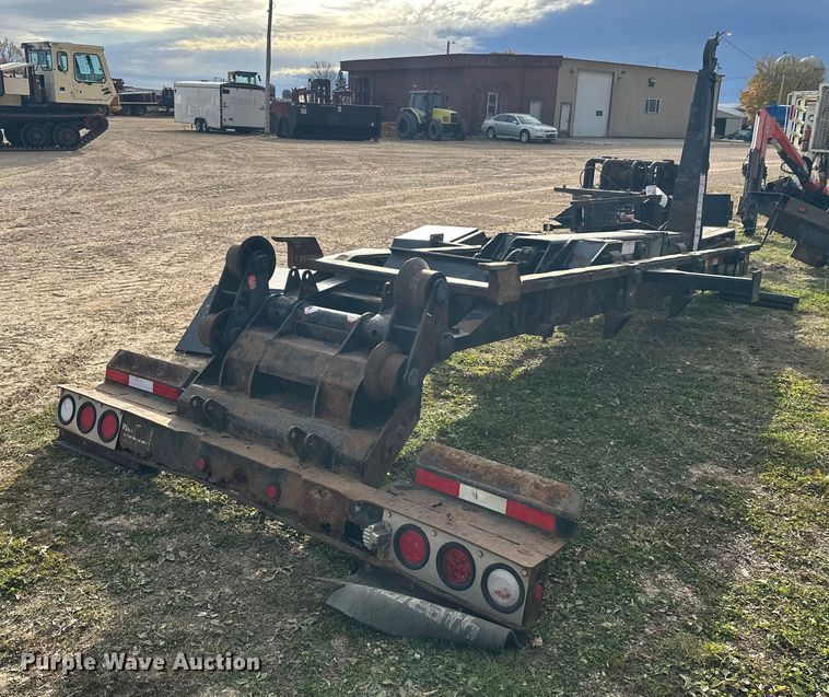 image for item DT6413 2007 Galbreath U5-HK-176 hook lift bed