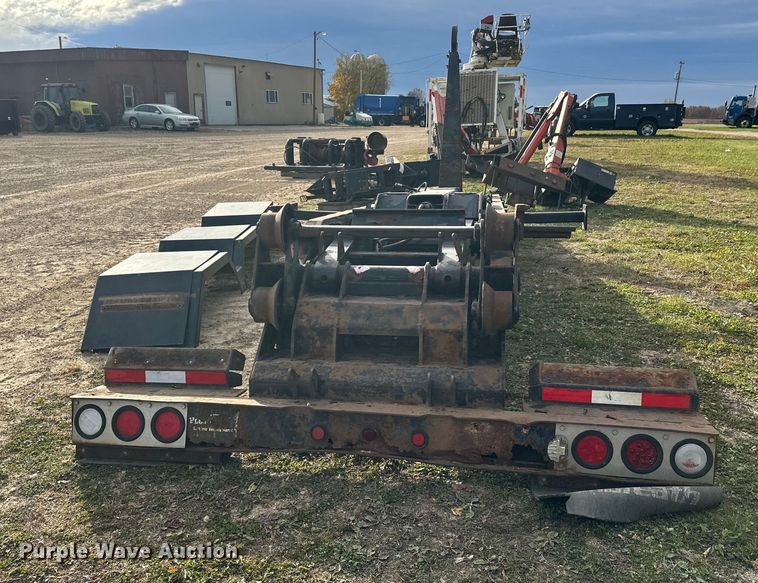 image for item DT6413 2007 Galbreath U5-HK-176 hook lift bed