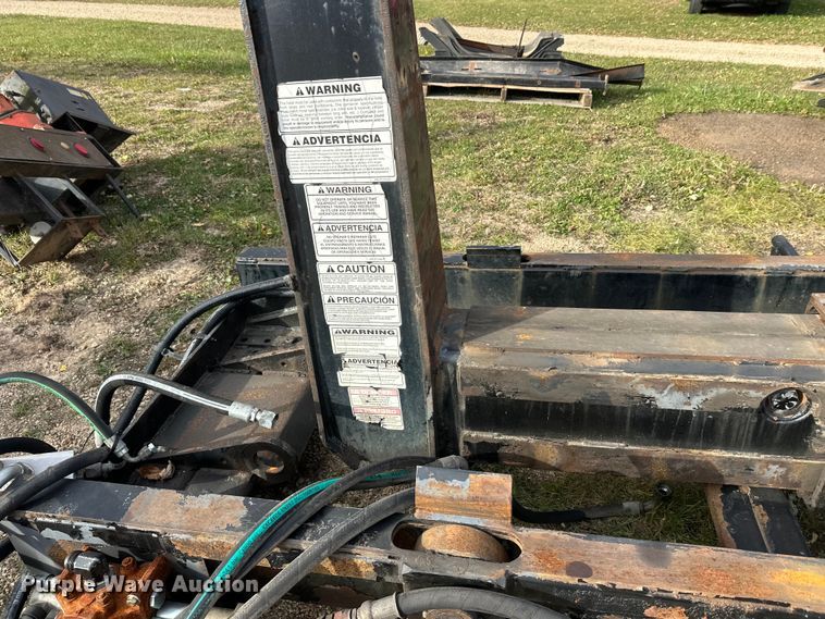 image for item DT6413 2007 Galbreath U5-HK-176 hook lift bed