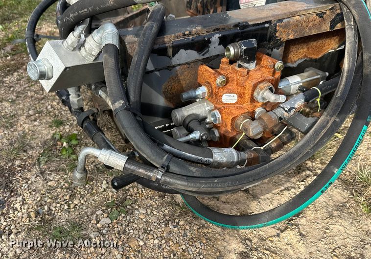 image for item DT6413 2007 Galbreath U5-HK-176 hook lift bed