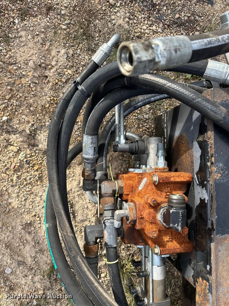 image for item DT6413 2007 Galbreath U5-HK-176 hook lift bed