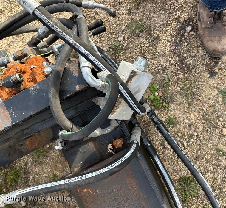 image for item DT6413 2007 Galbreath U5-HK-176 hook lift bed