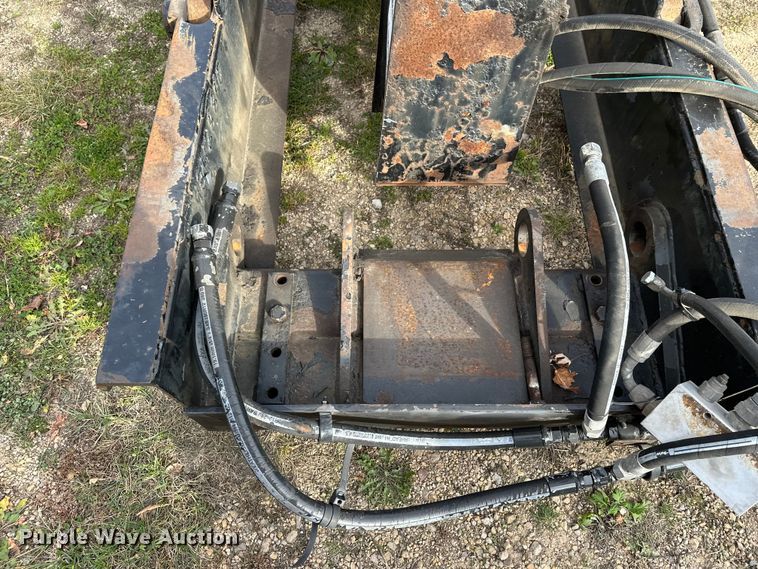 image for item DT6413 2007 Galbreath U5-HK-176 hook lift bed