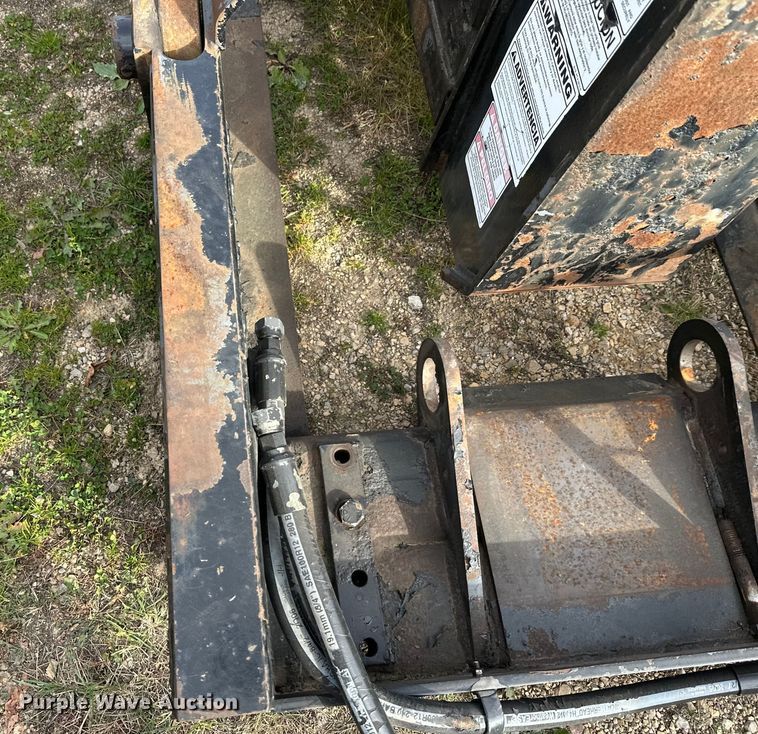 image for item DT6413 2007 Galbreath U5-HK-176 hook lift bed