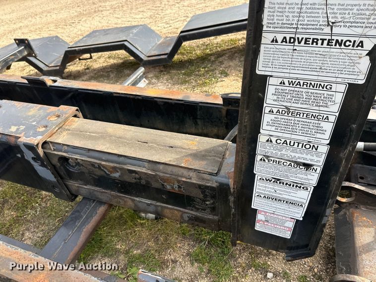 image for item DT6413 2007 Galbreath U5-HK-176 hook lift bed