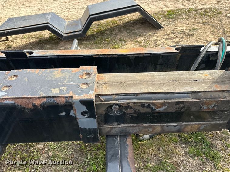 image for item DT6413 2007 Galbreath U5-HK-176 hook lift bed