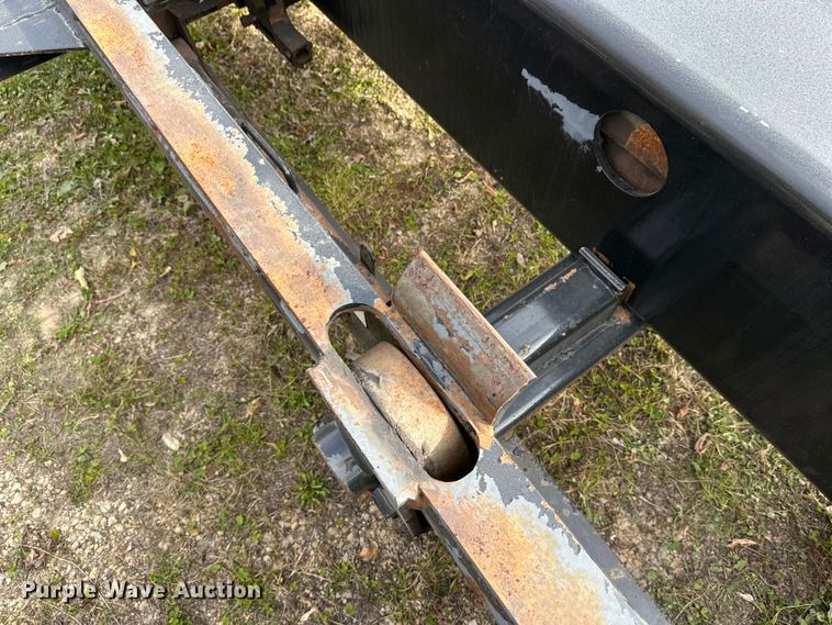 image for item DT6413 2007 Galbreath U5-HK-176 hook lift bed