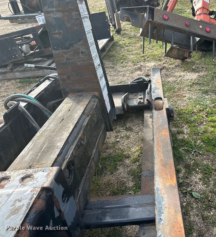 image for item DT6413 2007 Galbreath U5-HK-176 hook lift bed