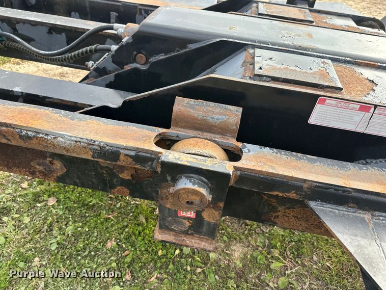 image for item DT6413 2007 Galbreath U5-HK-176 hook lift bed