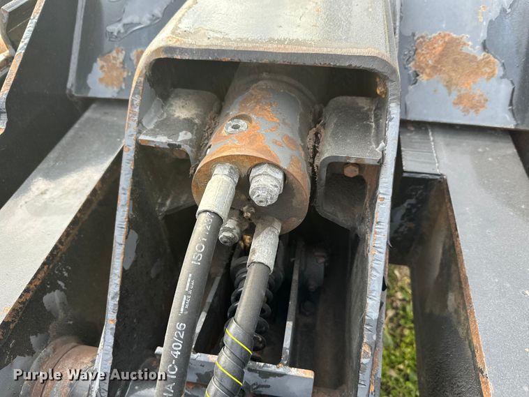 image for item DT6413 2007 Galbreath U5-HK-176 hook lift bed