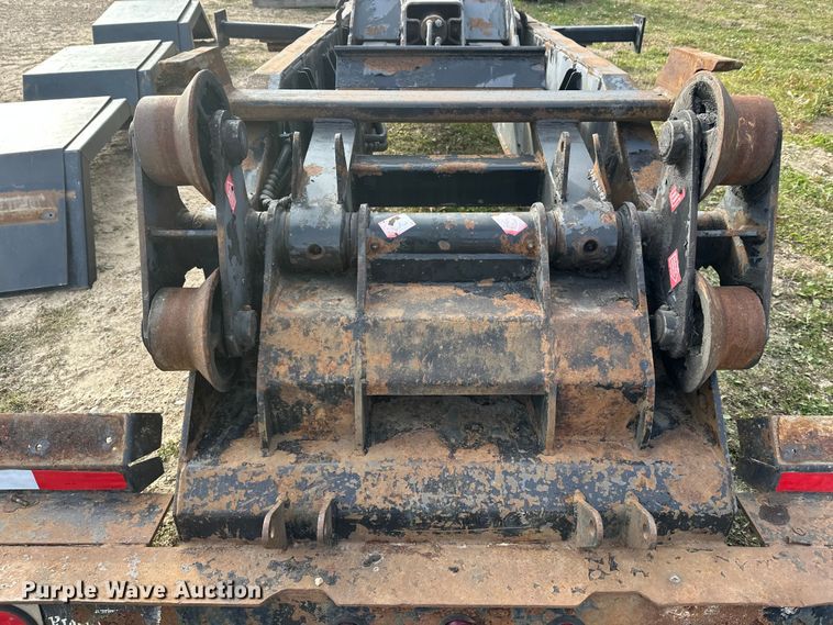 image for item DT6413 2007 Galbreath U5-HK-176 hook lift bed