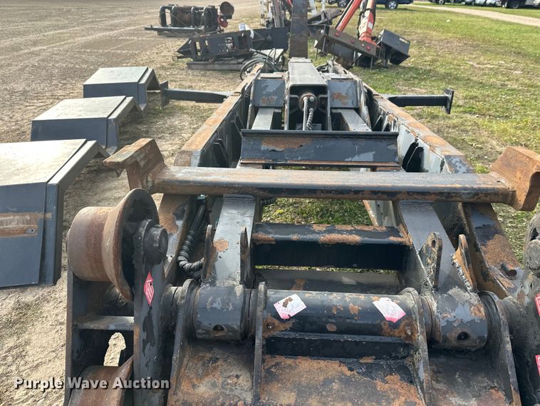 image for item DT6413 2007 Galbreath U5-HK-176 hook lift bed