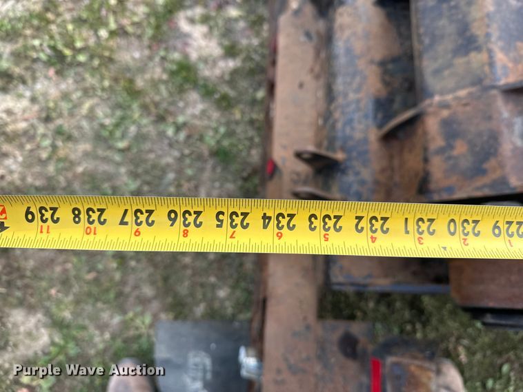 image for item DT6413 2007 Galbreath U5-HK-176 hook lift bed