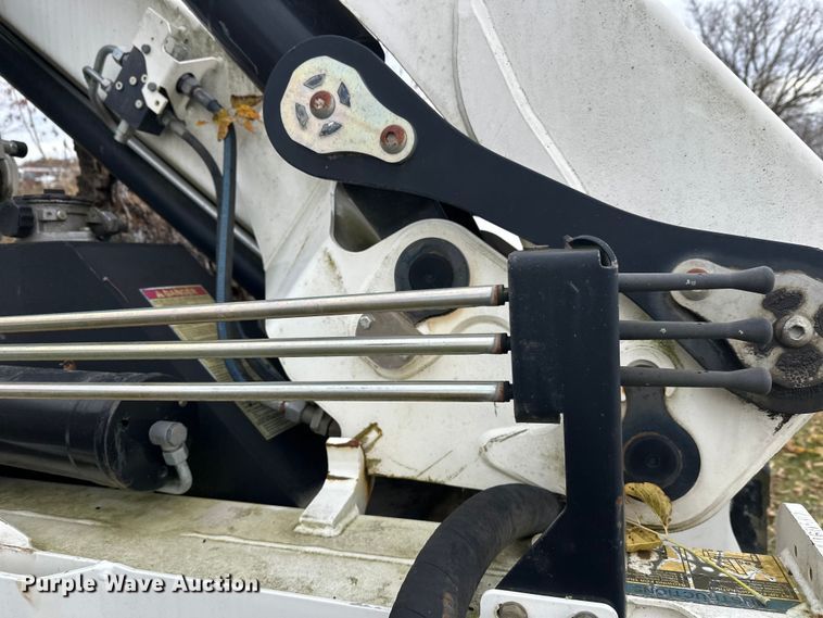 image for item DT6420 2011 IMT 17-117DL K2 knuckle boom crane