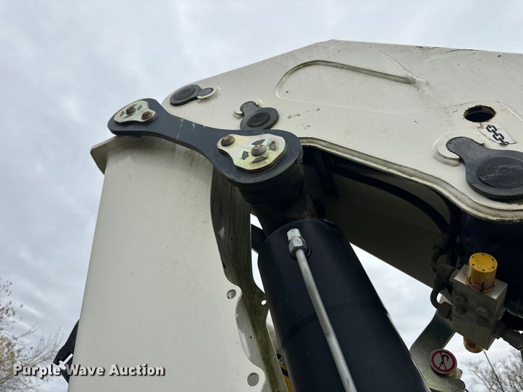 image for item DT6420 2011 IMT 17-117DL K2 knuckle boom crane