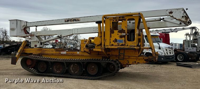 image for item DT6423 Terra Flex TF110 track carrier with bucket lift
