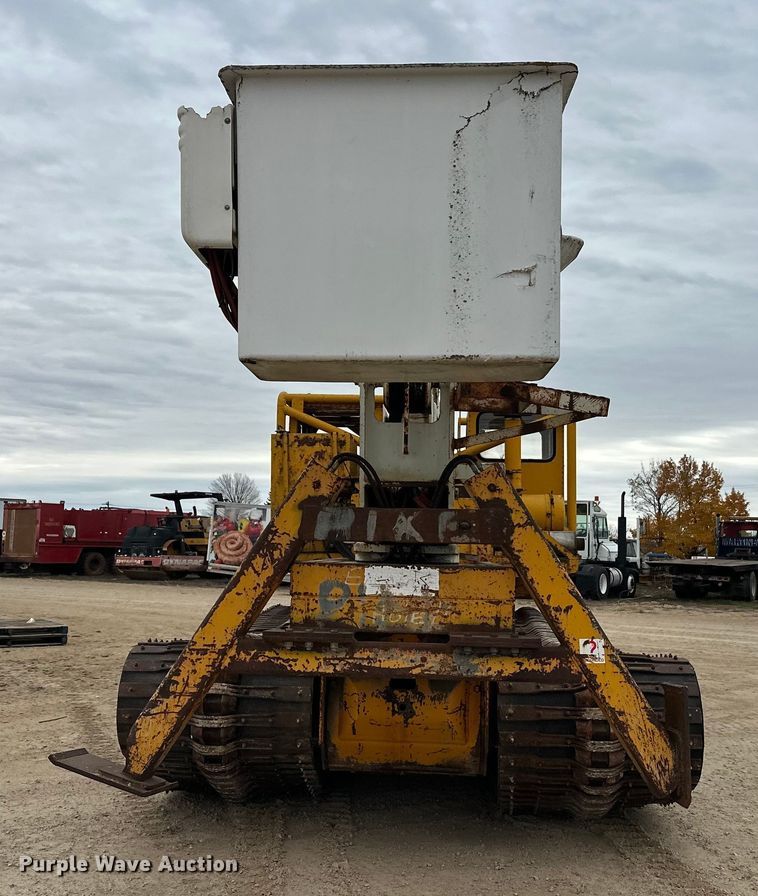 image for item DT6423 Terra Flex TF110 track carrier with bucket lift