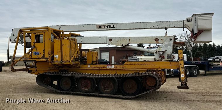 image for item DT6423 Terra Flex TF110 track carrier with bucket lift