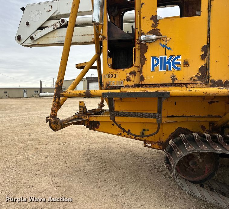 image for item DT6423 Terra Flex TF110 track carrier with bucket lift