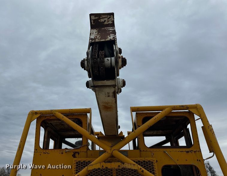 image for item DT6423 Terra Flex TF110 track carrier with bucket lift