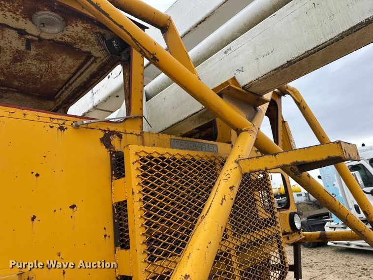 image for item DT6423 Terra Flex TF110 track carrier with bucket lift