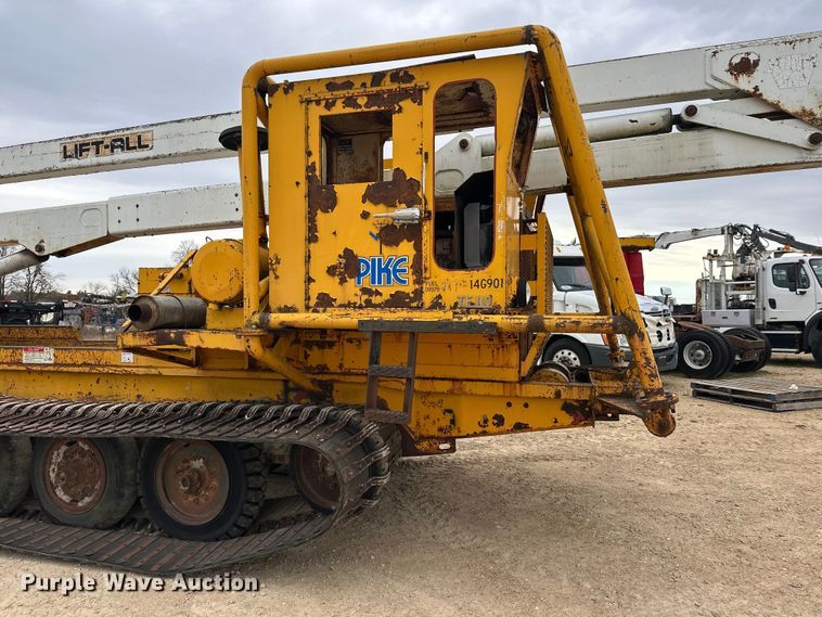 image for item DT6423 Terra Flex TF110 track carrier with bucket lift