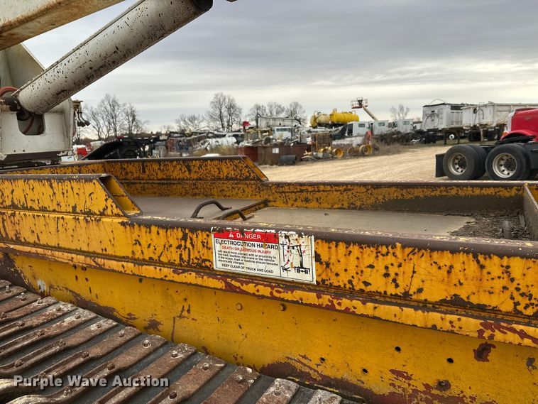 image for item DT6423 Terra Flex TF110 track carrier with bucket lift