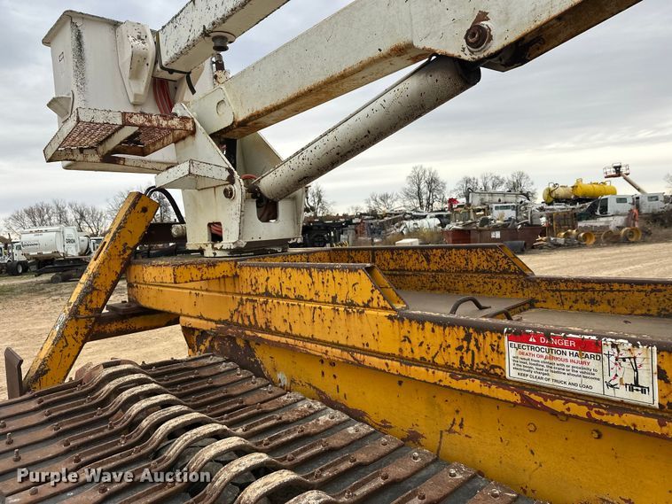 image for item DT6423 Terra Flex TF110 track carrier with bucket lift