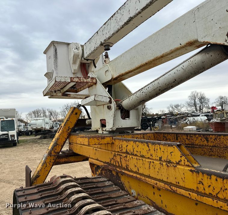 image for item DT6423 Terra Flex TF110 track carrier with bucket lift