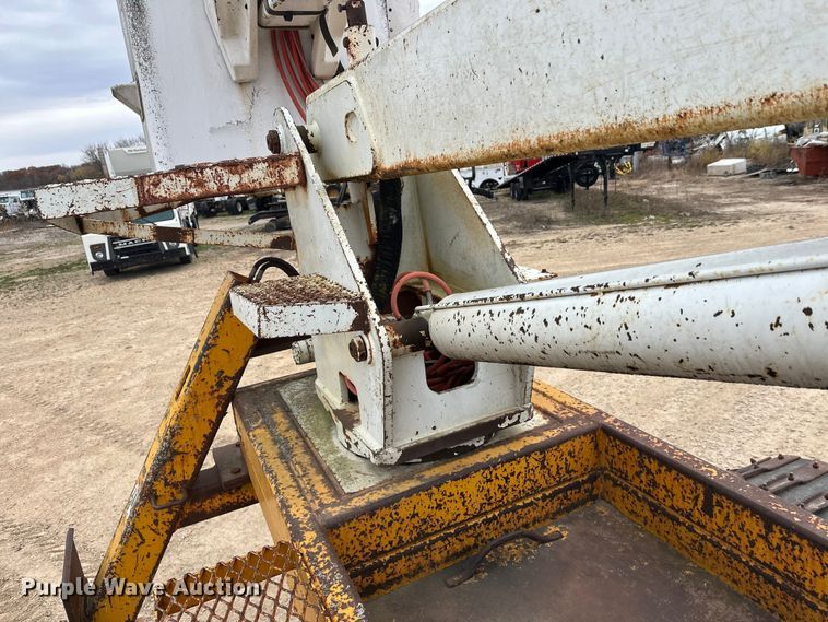 image for item DT6423 Terra Flex TF110 track carrier with bucket lift