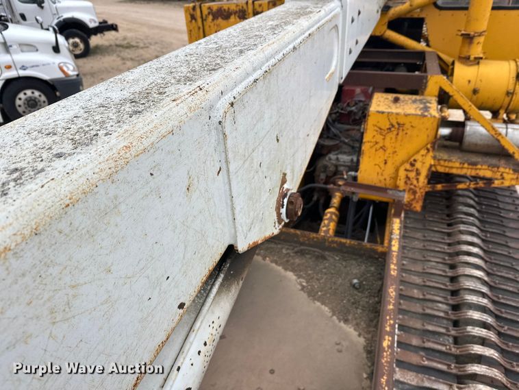 image for item DT6423 Terra Flex TF110 track carrier with bucket lift