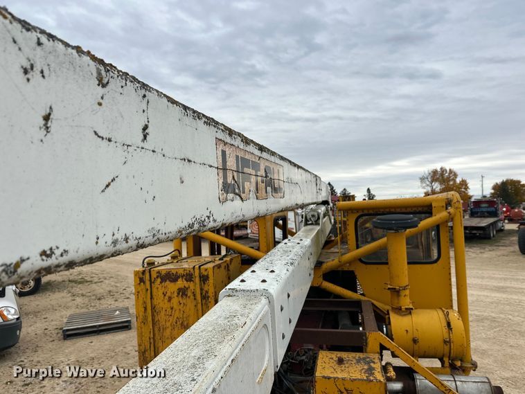 image for item DT6423 Terra Flex TF110 track carrier with bucket lift