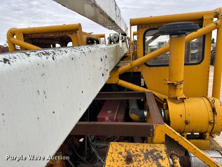 image for item DT6423 Terra Flex TF110 track carrier with bucket lift