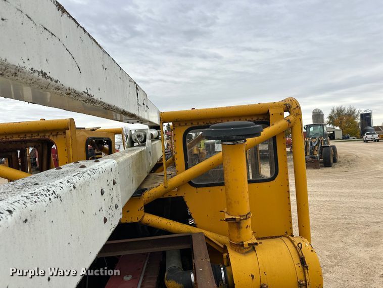 image for item DT6423 Terra Flex TF110 track carrier with bucket lift