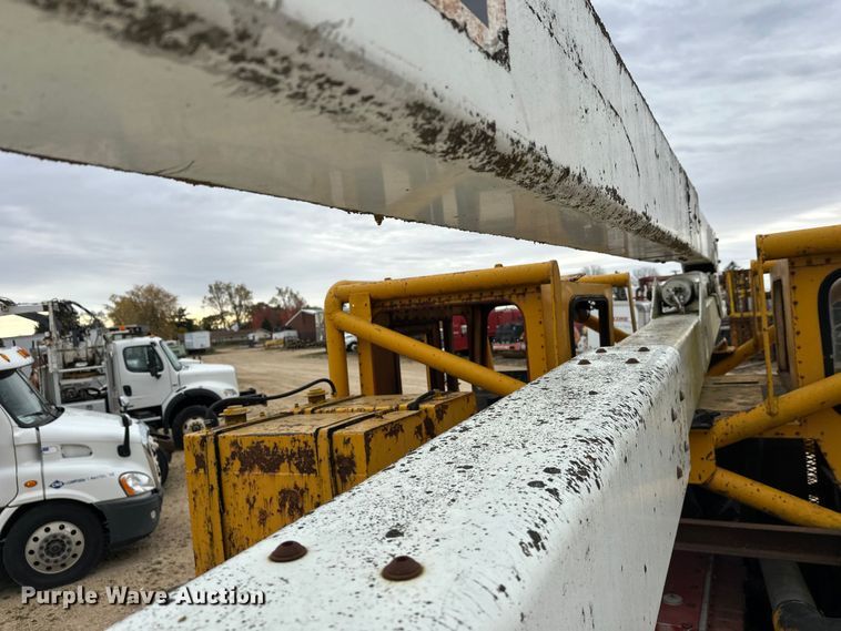 image for item DT6423 Terra Flex TF110 track carrier with bucket lift