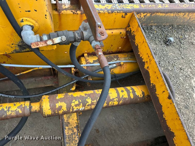 image for item DT6423 Terra Flex TF110 track carrier with bucket lift